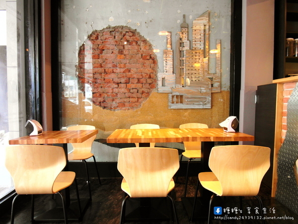 自慢嗑旅：〖台中│美食〗自慢嗑旅 ❤ 充滿著工業風格的咖哩專賣店，平價美味，獨創手指豬排，焗烤燒咖哩，手作馬鈴薯泥，湯烏龍麵~讓人讚不絕口的好滋味!!