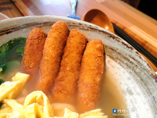 自慢嗑旅：〖台中│美食〗自慢嗑旅 ❤ 充滿著工業風格的咖哩專賣店，平價美味，獨創手指豬排，焗烤燒咖哩，手作馬鈴薯泥，湯烏龍麵~讓人讚不絕口的好滋味!!