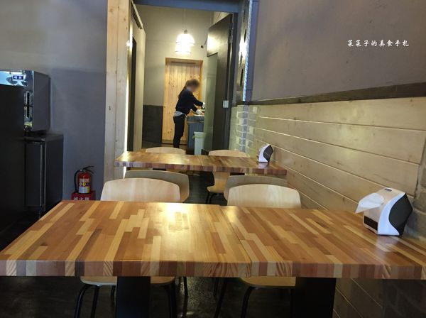 自慢嗑旅：[台中]自慢嗑旅|溫潤美味的豬排咖哩飯|創新焗烤咖哩、手工口樂餅、沖繩鮮奶茶|高CP值套餐附PITA口袋餅、湯、蛋沙拉