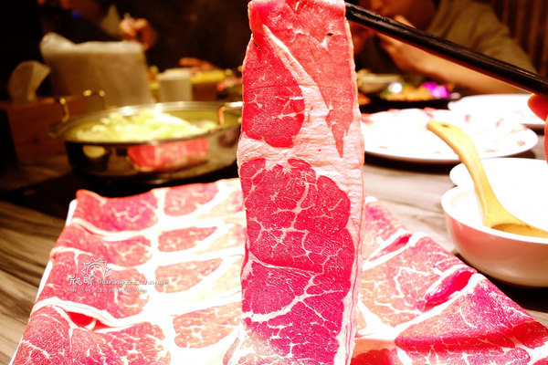 方圓涮涮屋(復興店):【台北美食】方圓涮涮屋+捷運科技大樓+肉質超Q彈的黑毛豬與霸王牛、環境不錯