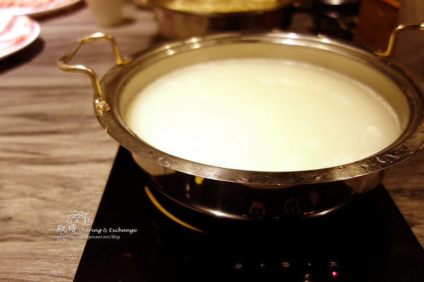 方圓涮涮屋(復興店):【台北美食】方圓涮涮屋+捷運科技大樓+肉質超Q彈的黑毛豬與霸王牛、環境不錯