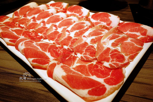 方圓涮涮屋(復興店):【台北美食】方圓涮涮屋+捷運科技大樓+肉質超Q彈的黑毛豬與霸王牛、環境不錯