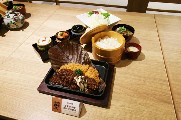 【桃園林口美食】林口三井outlet-超人氣日本靜岡勝政日式豬排、安普蕾修伴手禮