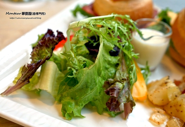 Monteur 夢甜屋(忠孝門市): 【愛評網口碑體驗】年輪蛋糕/生乳捲 /輕食下午茶 ✿✿ Monteur 夢甜屋(忠孝門市) ✿✿(完整菜單)