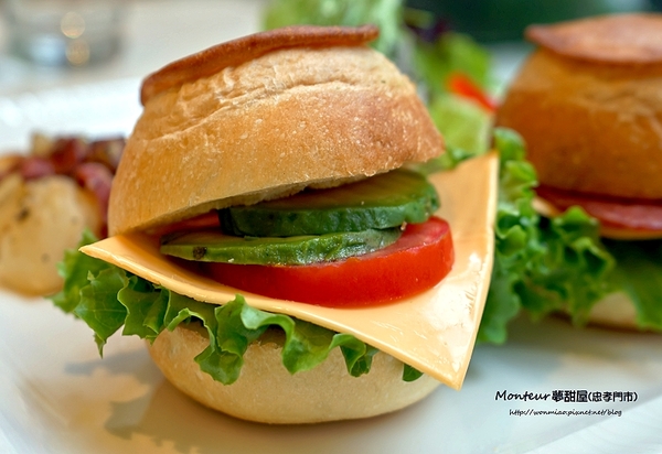 Monteur 夢甜屋(忠孝門市): 【愛評網口碑體驗】年輪蛋糕/生乳捲 /輕食下午茶 ✿✿ Monteur 夢甜屋(忠孝門市) ✿✿(完整菜單)