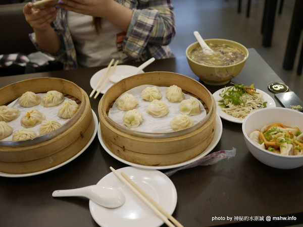 麷溙鼎：【食記】彰化麷傣鼎湯包館@員林華成市場 : 絲瓜蝦仁口味還挺好吃的, 不過其他的都有點奇怪…U_U