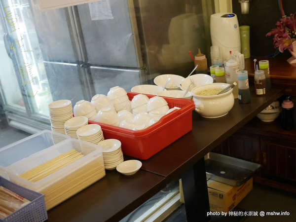 麷溙鼎：【食記】彰化麷傣鼎湯包館@員林華成市場 : 絲瓜蝦仁口味還挺好吃的, 不過其他的都有點奇怪…U_U