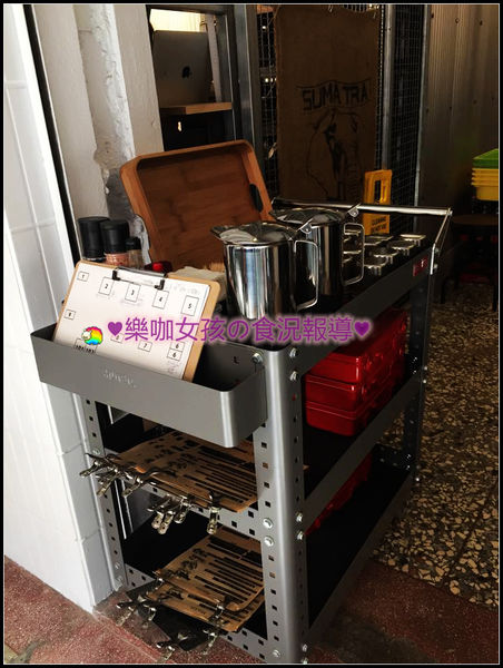 BVK:【彰化美食】午晚餐 ♥ BVK咖哩專科 ♥新開幕~只賣咖哩卻讓人難以忘懷的好口味≡內有用心在料理的老闆