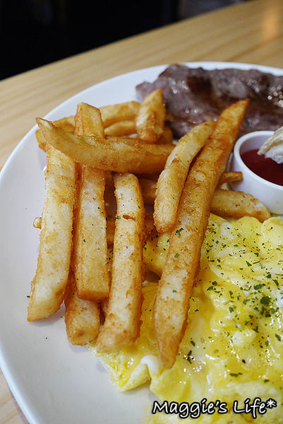 AT Café:台北美食。捷運南京三民【AT Café】吃美食玩桌遊~不想回家了!◆早午餐。漢堡。三明治。手工甜點。桌遊體驗。包場服務