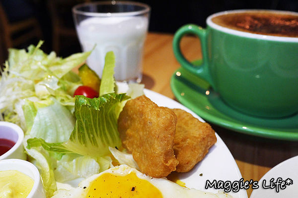 AT Café:台北美食。捷運南京三民【AT Café】吃美食玩桌遊~不想回家了!◆早午餐。漢堡。三明治。手工甜點。桌遊體驗。包場服務