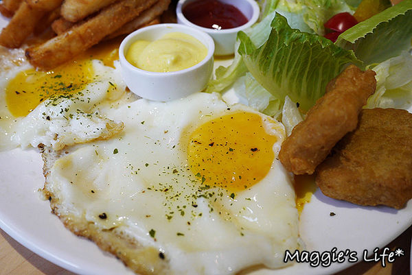 AT Café:台北美食。捷運南京三民【AT Café】吃美食玩桌遊~不想回家了!◆早午餐。漢堡。三明治。手工甜點。桌遊體驗。包場服務