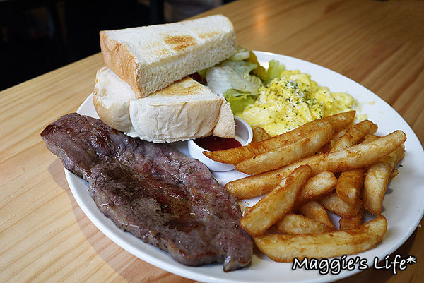 AT Café:台北美食。捷運南京三民【AT Café】吃美食玩桌遊~不想回家了!◆早午餐。漢堡。三明治。手工甜點。桌遊體驗。包場服務