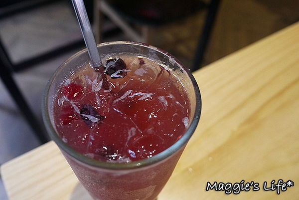 AT Café:台北美食。捷運南京三民【AT Café】吃美食玩桌遊~不想回家了!◆早午餐。漢堡。三明治。手工甜點。桌遊體驗。包場服務