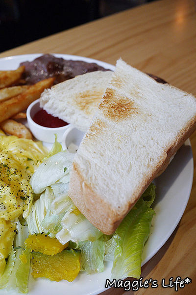 AT Café:台北美食。捷運南京三民【AT Café】吃美食玩桌遊~不想回家了!◆早午餐。漢堡。三明治。手工甜點。桌遊體驗。包場服務