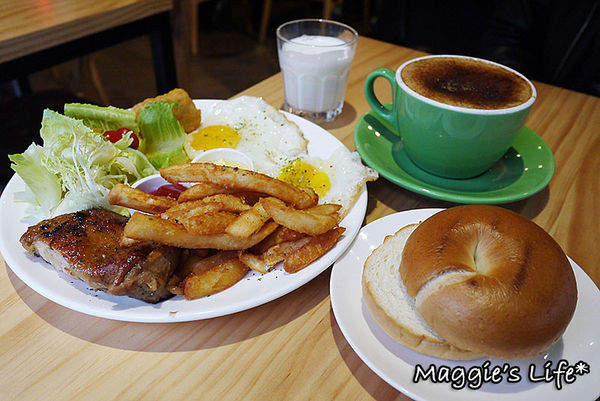 AT Café:台北美食。捷運南京三民【AT Café】吃美食玩桌遊~不想回家了!◆早午餐。漢堡。三明治。手工甜點。桌遊體驗。包場服務