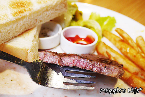 AT Café:台北美食。捷運南京三民【AT Café】吃美食玩桌遊~不想回家了!◆早午餐。漢堡。三明治。手工甜點。桌遊體驗。包場服務