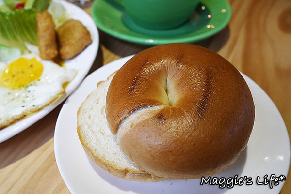 AT Café:台北美食。捷運南京三民【AT Café】吃美食玩桌遊~不想回家了!◆早午餐。漢堡。三明治。手工甜點。桌遊體驗。包場服務