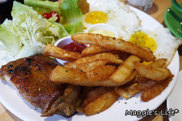 AT Café:台北美食。捷運南京三民【AT Café】吃美食玩桌遊~不想回家了!◆早午餐。漢堡。三明治。手工甜點。桌遊體驗。包場服務