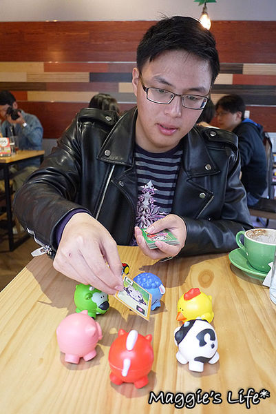 AT Café:台北美食。捷運南京三民【AT Café】吃美食玩桌遊~不想回家了!◆早午餐。漢堡。三明治。手工甜點。桌遊體驗。包場服務