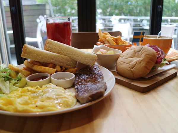 AT Café：【台北美食】早午餐新選擇--AT Café還可玩桌遊喔!!