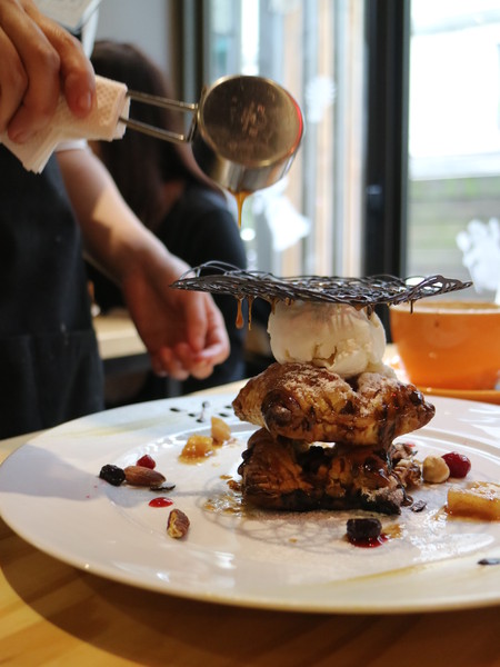 AT Café：【台北美食】早午餐新選擇--AT Café還可玩桌遊喔!!