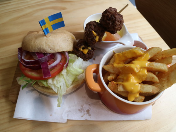 AT Café：【台北美食】早午餐新選擇--AT Café還可玩桌遊喔!!