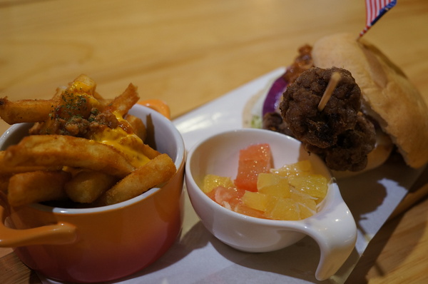 AT Café:(胖樺食記) 八德路AT Café提供高CP值餐點及眾多桌上遊戲。內文附多款桌遊分享。