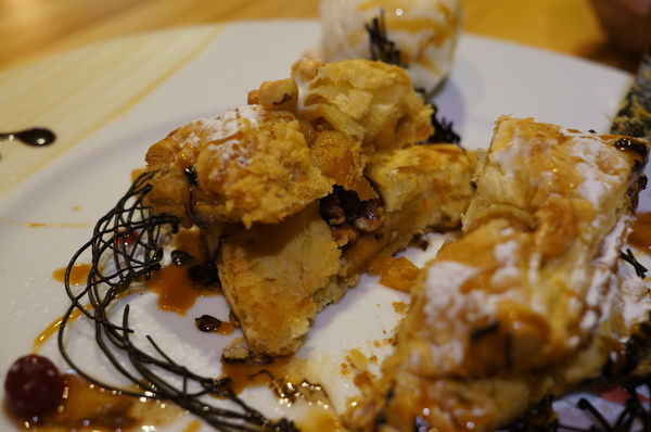 AT Café:(胖樺食記) 八德路AT Café提供高CP值餐點及眾多桌上遊戲。內文附多款桌遊分享。