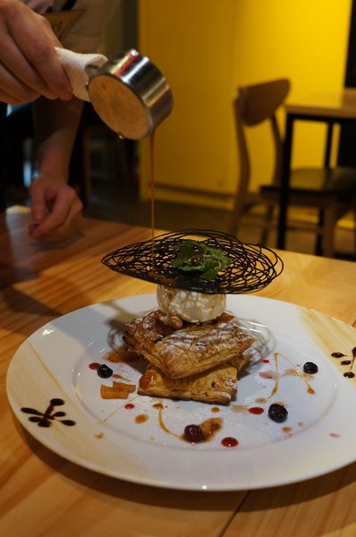 AT Café:(胖樺食記) 八德路AT Café提供高CP值餐點及眾多桌上遊戲。內文附多款桌遊分享。