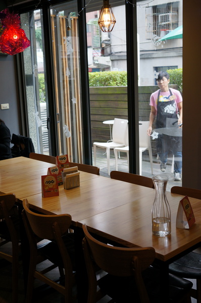 AT Café:(胖樺食記) 八德路AT Café提供高CP值餐點及眾多桌上遊戲。內文附多款桌遊分享。