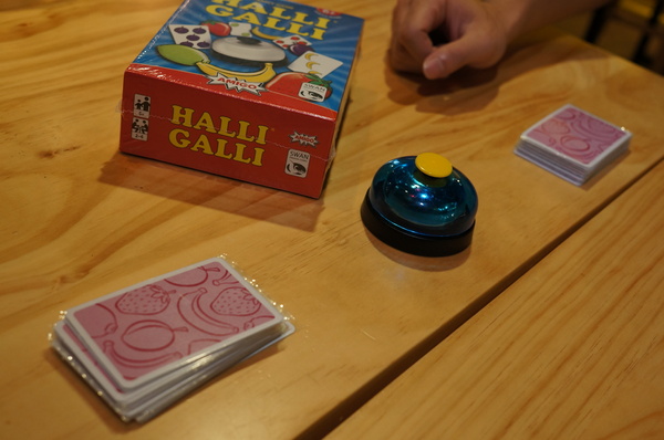 AT Café:(胖樺食記) 八德路AT Café提供高CP值餐點及眾多桌上遊戲。內文附多款桌遊分享。