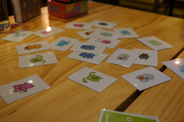 AT Café:(胖樺食記) 八德路AT Café提供高CP值餐點及眾多桌上遊戲。內文附多款桌遊分享。