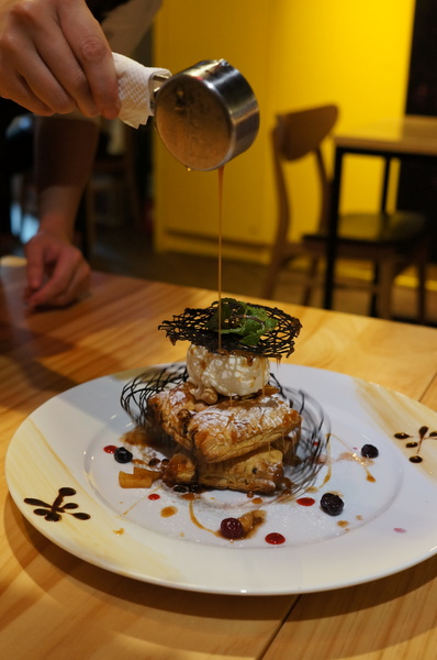 AT Café:(胖樺食記) 八德路AT Café提供高CP值餐點及眾多桌上遊戲。內文附多款桌遊分享。