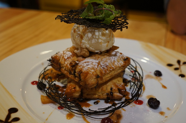 AT Café:(胖樺食記) 八德路AT Café提供高CP值餐點及眾多桌上遊戲。內文附多款桌遊分享。