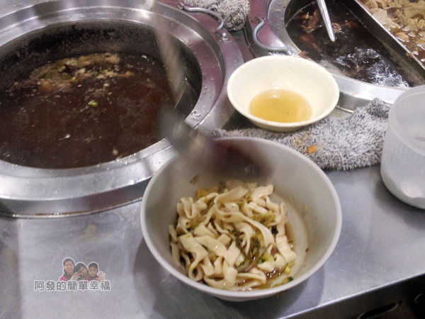 建宏牛肉麵26-可免費續湯