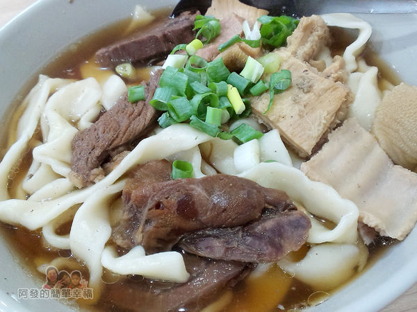建宏牛肉麵25-綜合麵