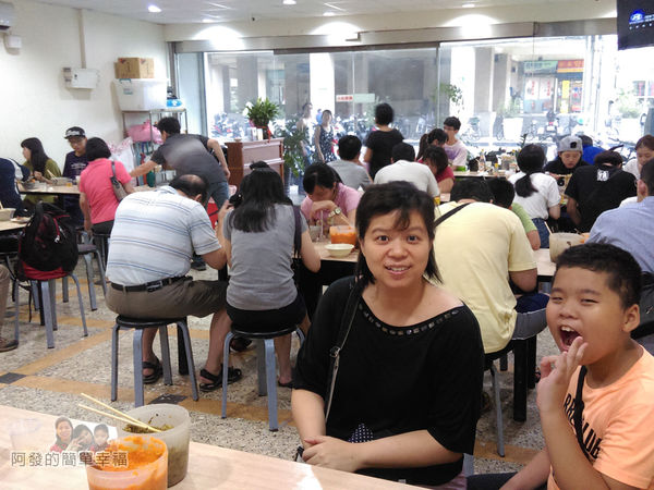 建宏牛肉麵03-店內環境與人潮