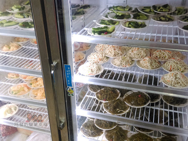 建宏牛肉麵06-小菜區