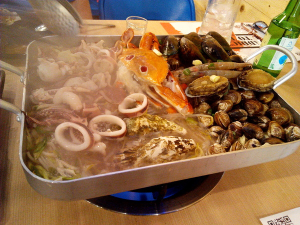 OMAYA春川炒雞(台南永華店)： ☆口碑券No.11☆【臺南Ω中西區】Omaya春川炒雞（永華店）。釜山巨無霸海鮮盆，各種新鮮食材超澎湃