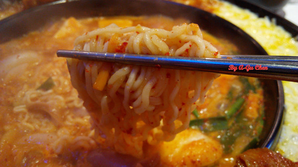 OMAYA春川炒雞(台南永華店)：☆口碑券No.16☆【臺南Ω中西區】Omaya春川炒雞（永華店）。辛普森湯一鍋三吃，兩人份三人飽