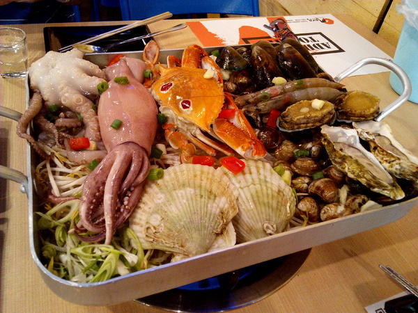 OMAYA春川炒雞(台南永華店)： ☆口碑券No.11☆【臺南Ω中西區】Omaya春川炒雞（永華店）。釜山巨無霸海鮮盆，各種新鮮食材超澎湃