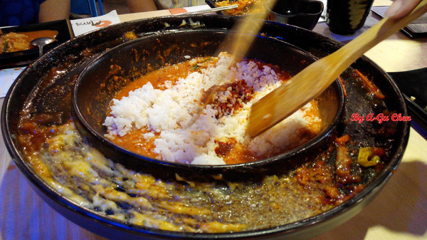 OMAYA春川炒雞(台南永華店)：☆口碑券No.16☆【臺南Ω中西區】Omaya春川炒雞（永華店）。辛普森湯一鍋三吃，兩人份三人飽