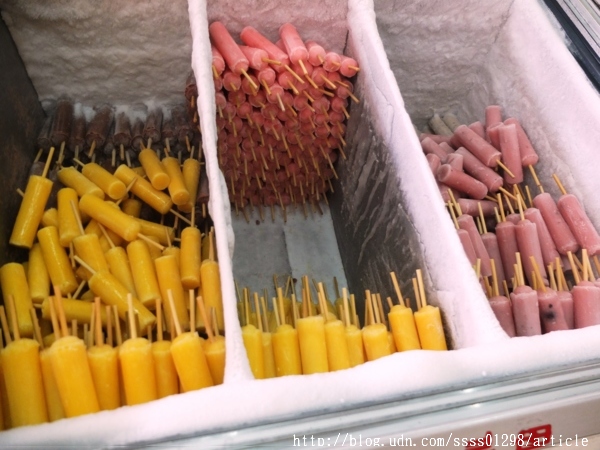 榮豐冰棒城：【美食特搜。屏東市】榮豐冰棒城。古早味的圓筒狀冰棒 每支12元均一價 延續傳統至今37年老冰店