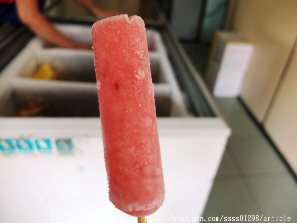榮豐冰棒城：【美食特搜。屏東市】榮豐冰棒城。古早味的圓筒狀冰棒 每支12元均一價 延續傳統至今37年老冰店