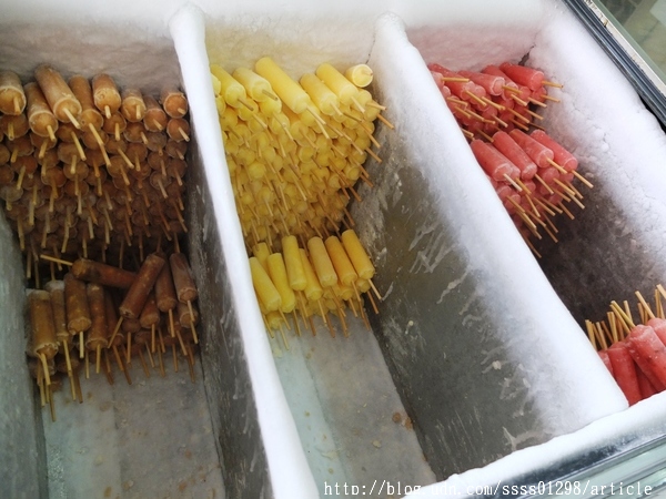 榮豐冰棒城：【美食特搜。屏東市】榮豐冰棒城。古早味的圓筒狀冰棒 每支12元均一價 延續傳統至今37年老冰店