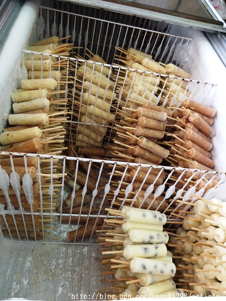 榮豐冰棒城：【美食特搜。屏東市】榮豐冰棒城。古早味的圓筒狀冰棒 每支12元均一價 延續傳統至今37年老冰店