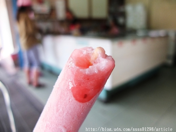 榮豐冰棒城：【美食特搜。屏東市】榮豐冰棒城。古早味的圓筒狀冰棒 每支12元均一價 延續傳統至今37年老冰店