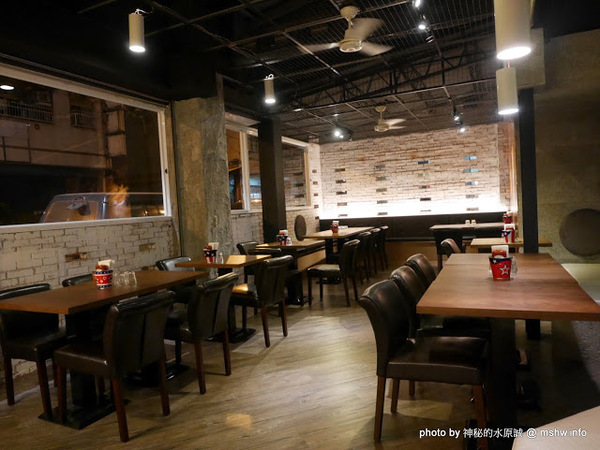 Burger Joint 7分So 漢堡早午餐專賣(崇德店):【食記】台中Burger Joint 7分so美式廚房-崇德店@北區 : 環境舒適,水準依舊,好吃的現做美式風味!!