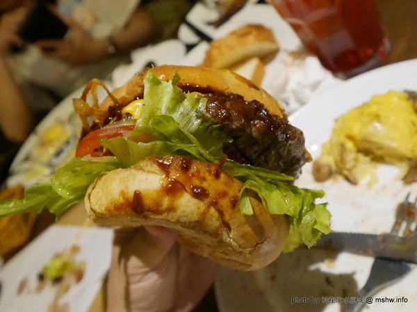 Burger Joint 7分So 漢堡早午餐專賣(崇德店):【食記】台中Burger Joint 7分so美式廚房-崇德店@北區 : 環境舒適,水準依舊,好吃的現做美式風味!!