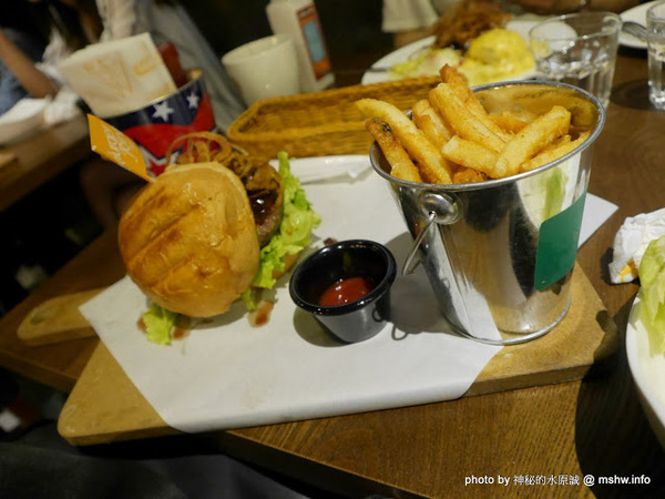 Burger Joint 7分So 漢堡早午餐專賣(崇德店):【食記】台中Burger Joint 7分so美式廚房-崇德店@北區 : 環境舒適,水準依舊,好吃的現做美式風味!!